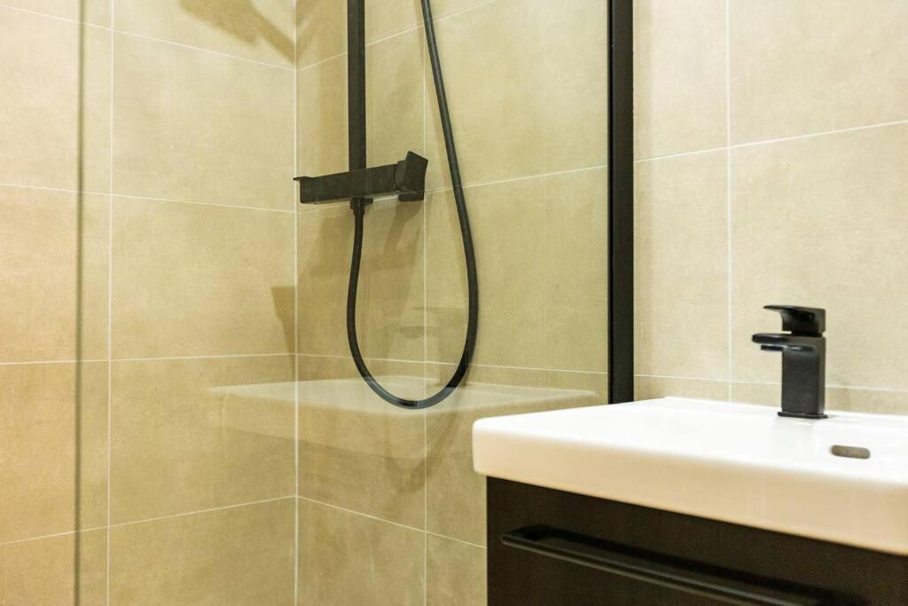 Coeur De - Grand Climatise 3 Br Appartement *