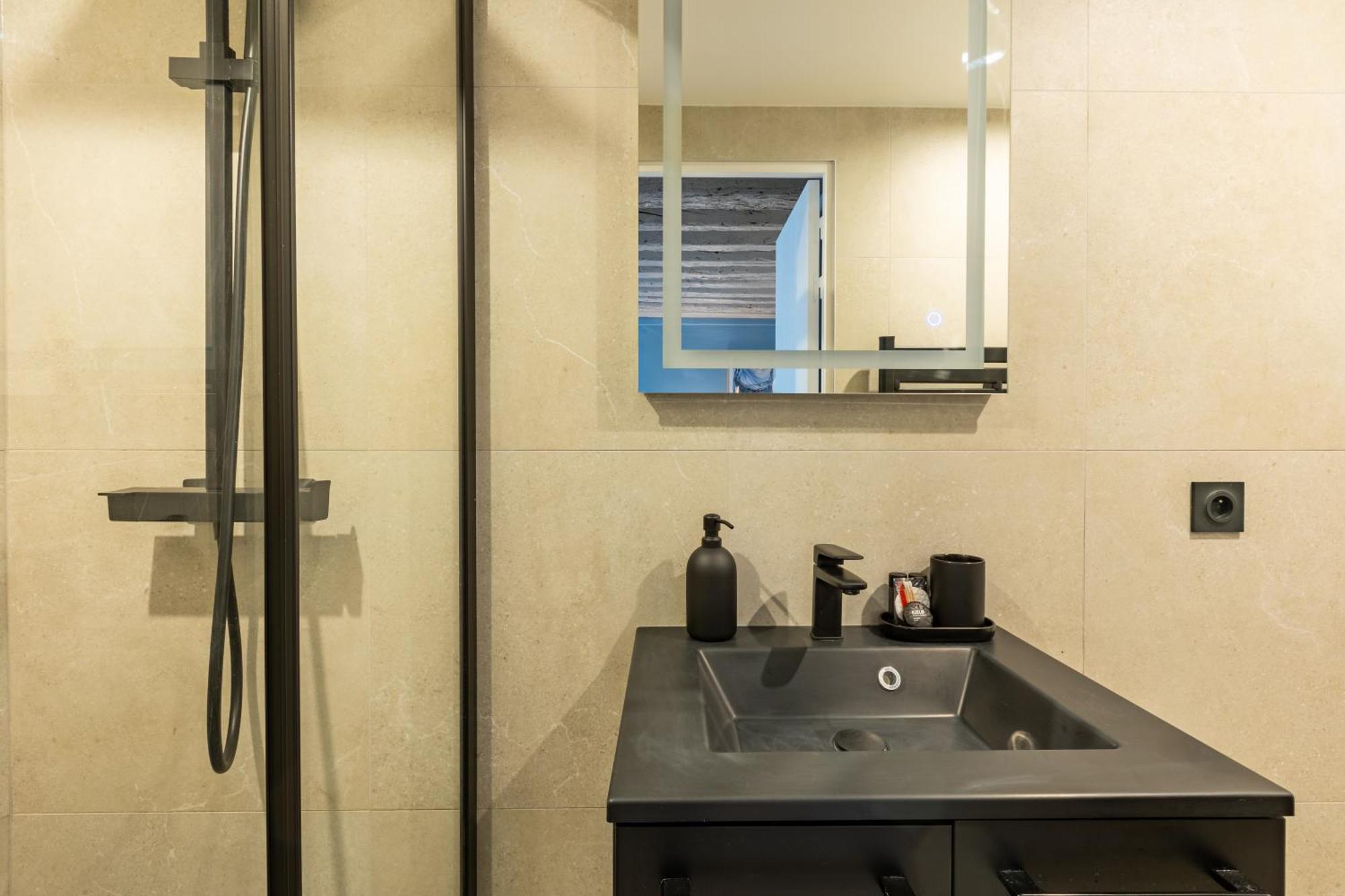 Coeur De - Grand Climatise 3 Br Appartement *